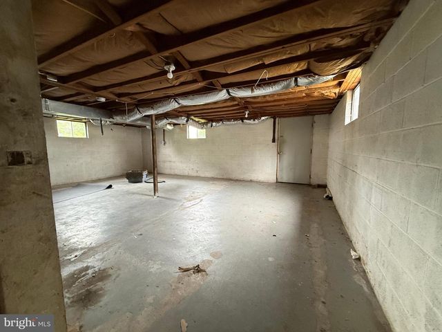 317 E 1ST AVE, Charles Town, WV 25414