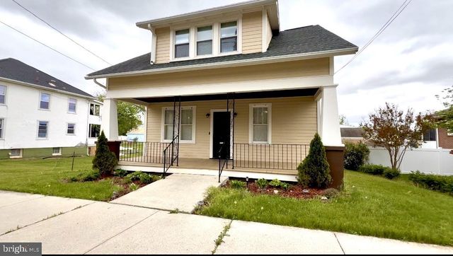 317 E 1ST AVE, Charles Town, WV 25414