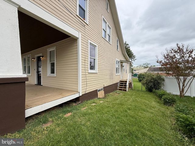 317 E 1ST AVE, Charles Town, WV 25414