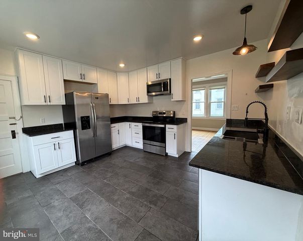 317 E 1ST AVE, Charles Town, WV 25414