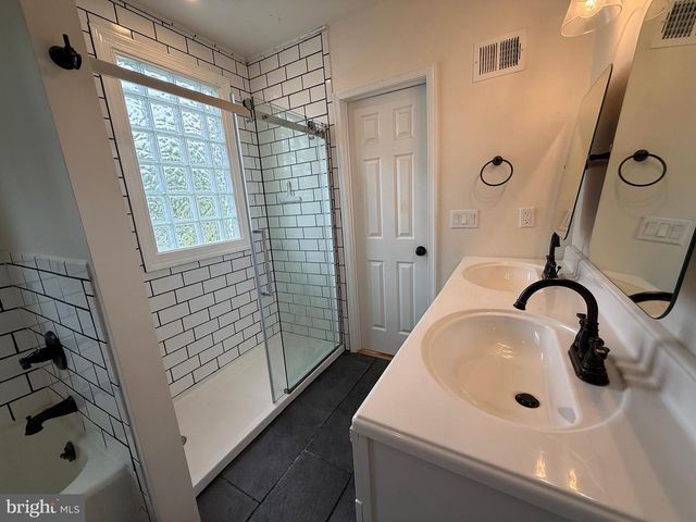 317 E 1ST AVE, Charles Town, WV 25414
