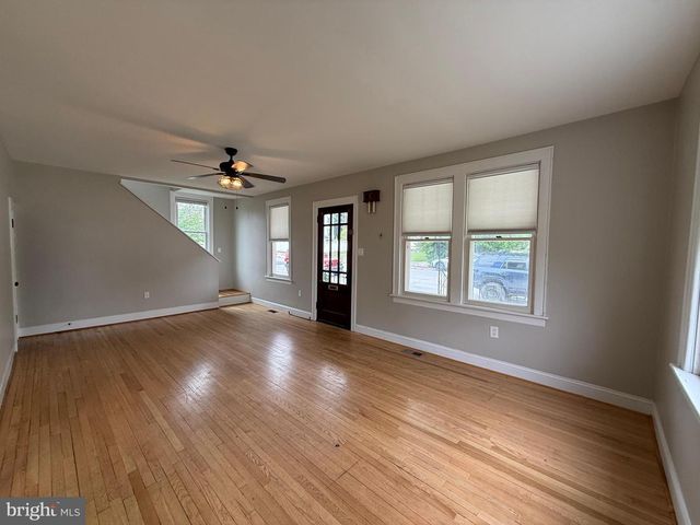 317 E 1ST AVE, Charles Town, WV 25414