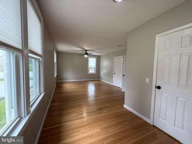 317 E 1ST AVE, Charles Town, WV 25414