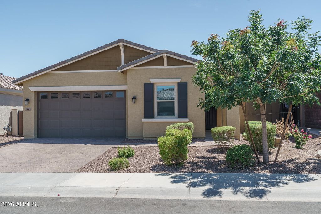 19933 W TURNEY Avenue, Litchfield Park, AZ 85340