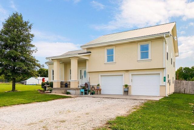 57 Willow Lane, Linn Valley, KS 66040