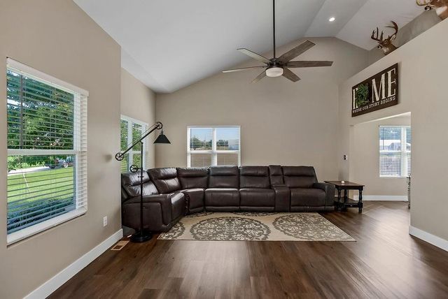 57 Willow Lane, Linn Valley, KS 66040