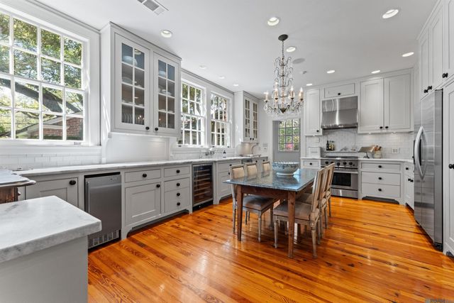 2502 Dalrymple Dr, Baton Rouge, LA 70808