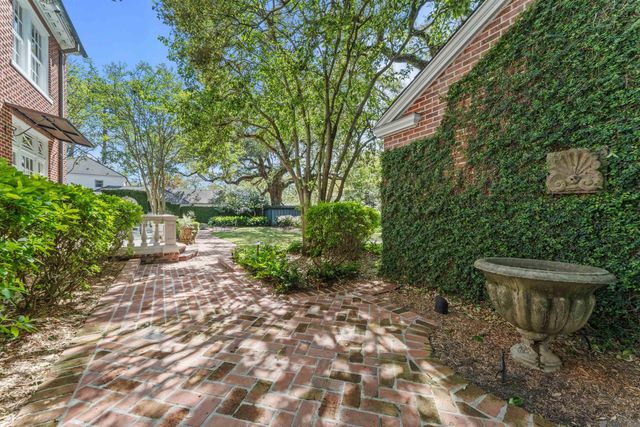 2502 Dalrymple Dr, Baton Rouge, LA 70808