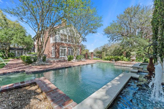 2502 Dalrymple Dr, Baton Rouge, LA 70808