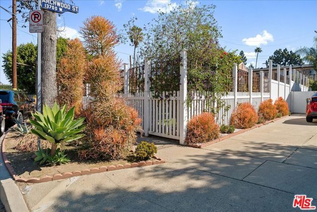 6724 Mammoth Avenue, Van Nuys (los Angeles), CA 91405