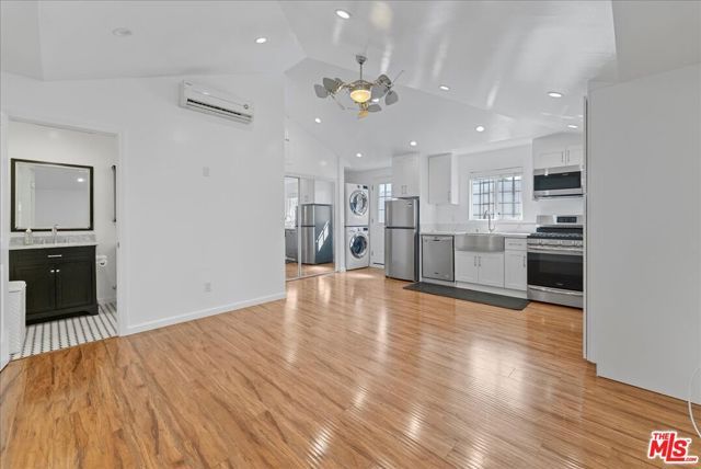 6724 Mammoth Avenue, Van Nuys (los Angeles), CA 91405