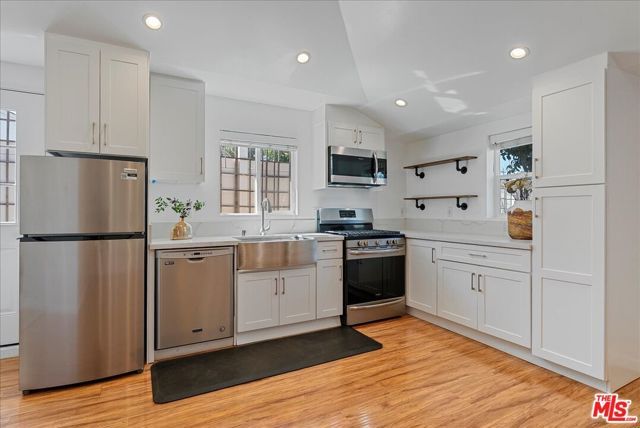 6724 Mammoth Avenue, Van Nuys (los Angeles), CA 91405