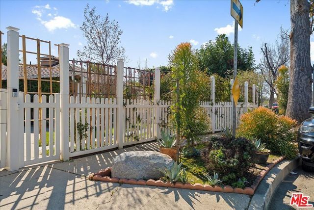 6724 Mammoth Avenue, Van Nuys (los Angeles), CA 91405