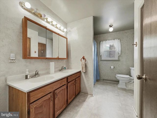 2975 CYPRESS RD S, Dover, PA 17315