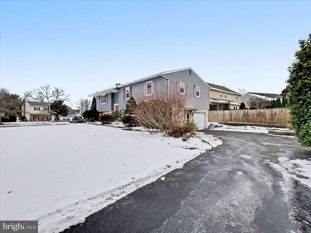 2975 CYPRESS RD S, Dover, PA 17315