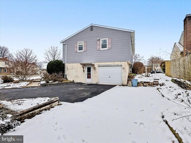 2975 CYPRESS RD S, Dover, PA 17315