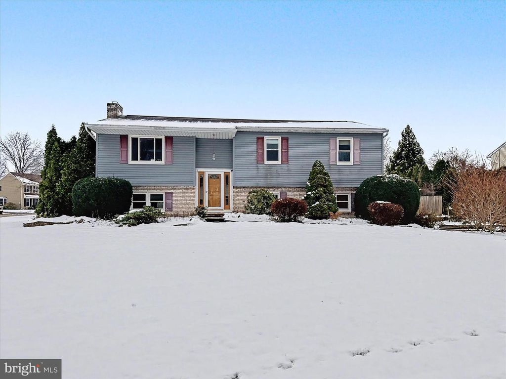 2975 CYPRESS RD S, Dover, PA 17315