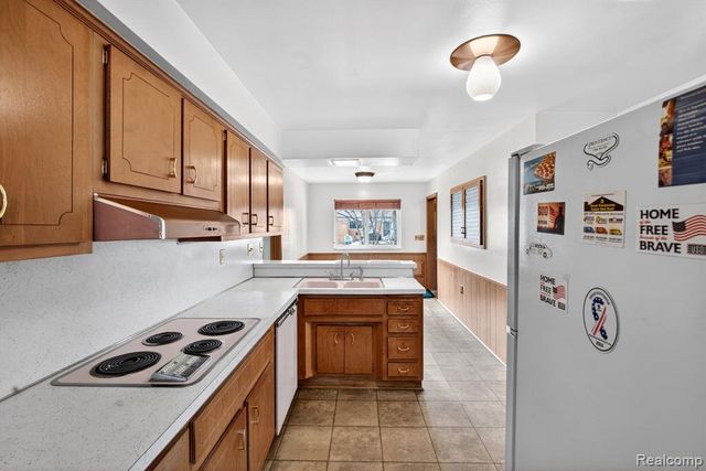 15734 Fairfax Street, Southfield, MI 48075