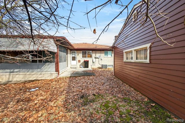 15734 Fairfax Street, Southfield, MI 48075