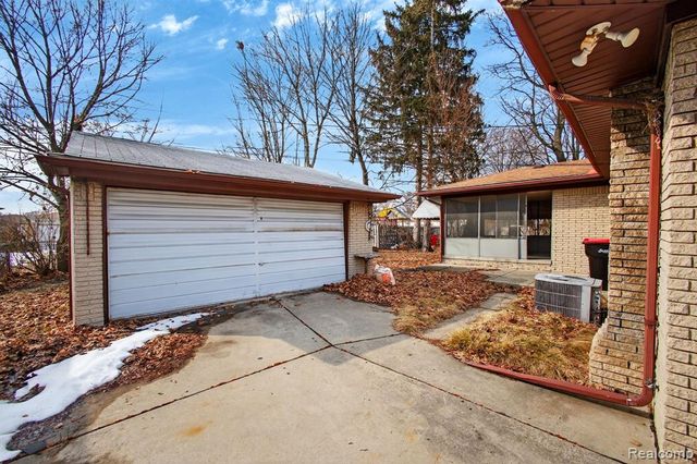15734 Fairfax Street, Southfield, MI 48075