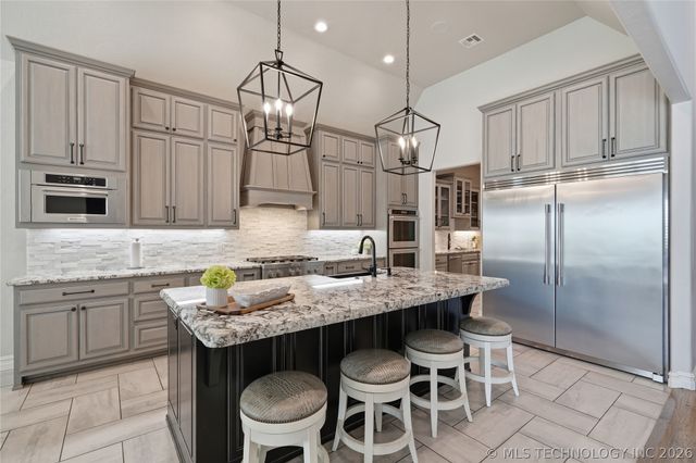 17525 S 71st East Avenue, Bixby, OK 74008