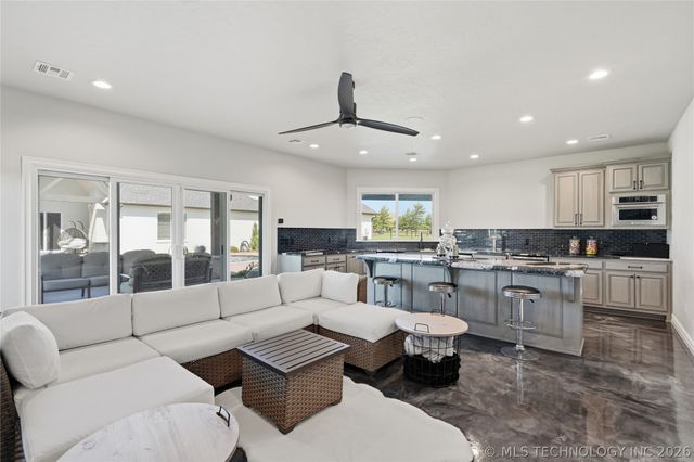 17525 S 71st East Avenue, Bixby, OK 74008