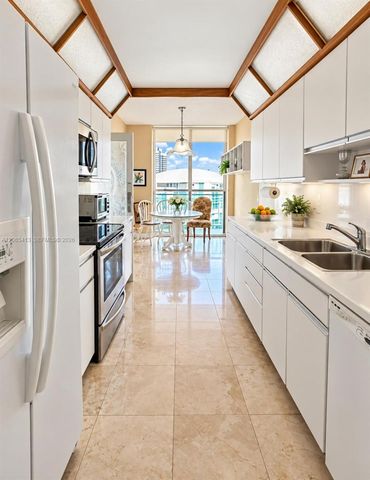 19355 Turnberry Way 24E, Aventura, FL 33180