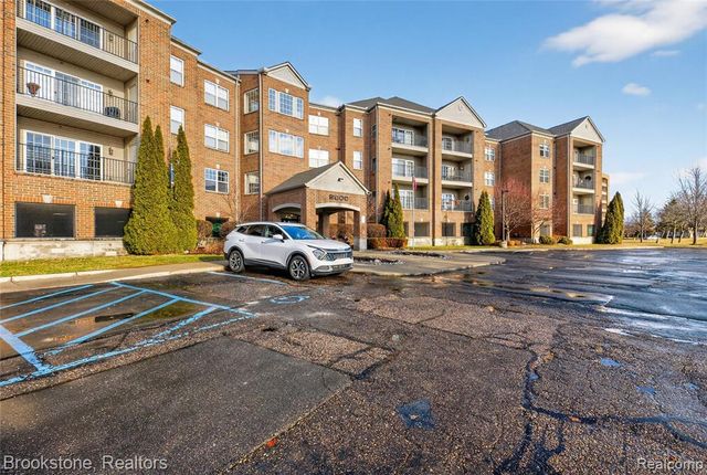 2112 Country Club Drive, Saint Clair Shores, MI 48082