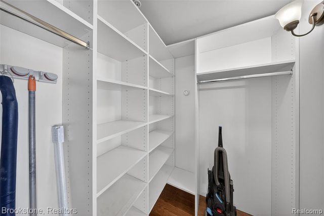 2112 Country Club Drive, Saint Clair Shores, MI 48082