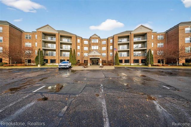 2112 Country Club Drive, Saint Clair Shores, MI 48082