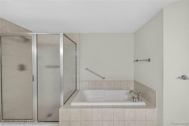 2112 Country Club Drive, Saint Clair Shores, MI 48082