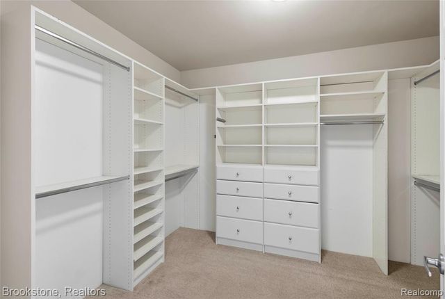 2112 Country Club Drive, Saint Clair Shores, MI 48082