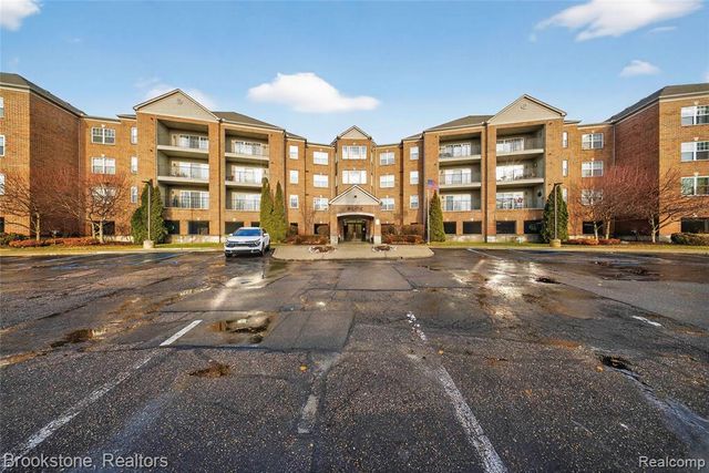 2112 Country Club Drive, Saint Clair Shores, MI 48082