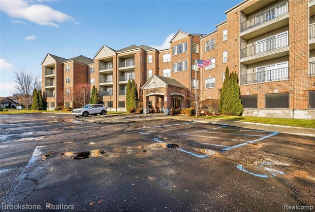 2112 Country Club Drive, Saint Clair Shores, MI 48082