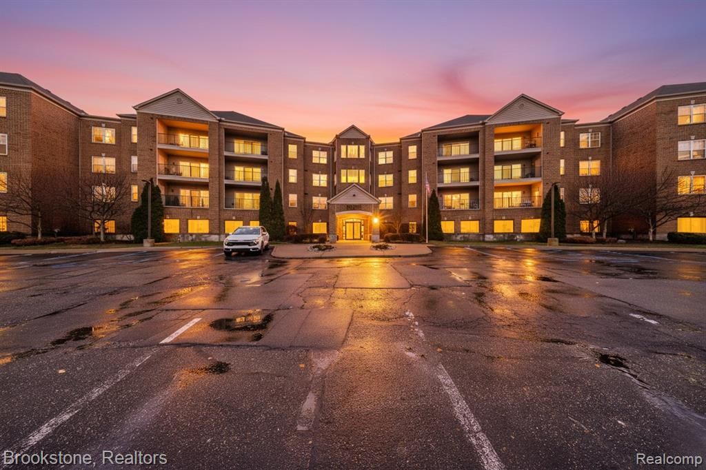 2112 Country Club Drive, Saint Clair Shores, MI 48082