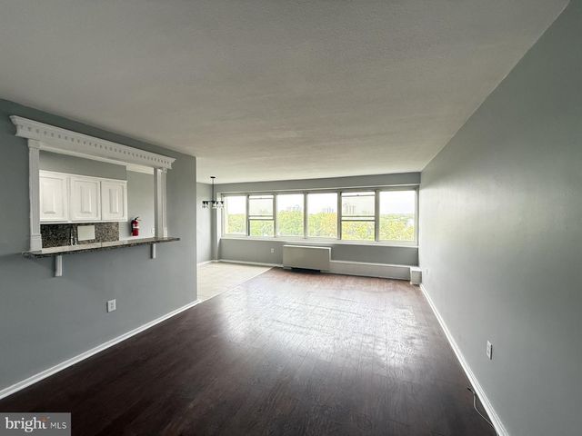 1005 BARCLAY TOWERS, Cherry Hill, NJ 08034