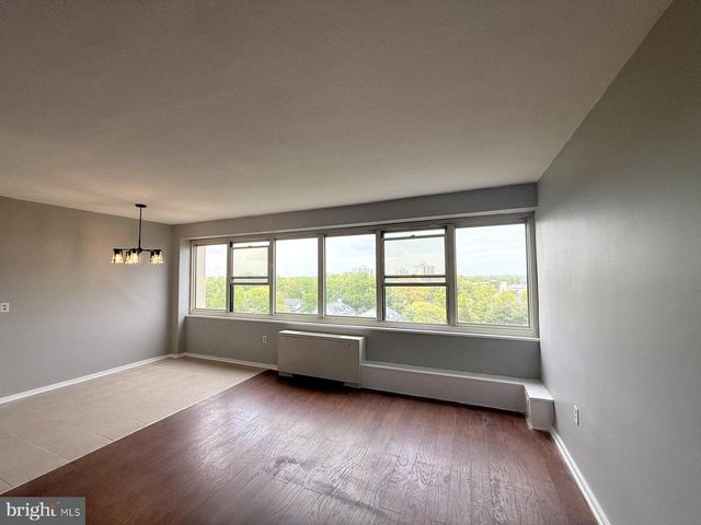 1005 BARCLAY TOWERS, Cherry Hill, NJ 08034