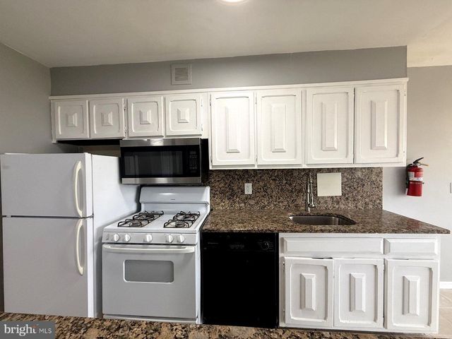 1005 BARCLAY TOWERS, Cherry Hill, NJ 08034