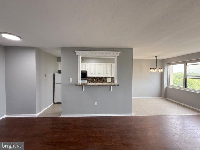 1005 BARCLAY TOWERS, Cherry Hill, NJ 08034