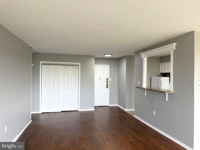 1005 BARCLAY TOWERS, Cherry Hill, NJ 08034