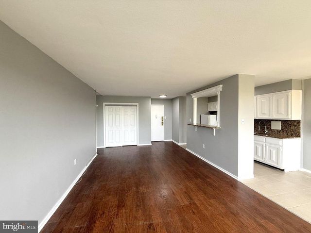 1005 BARCLAY TOWERS, Cherry Hill, NJ 08034