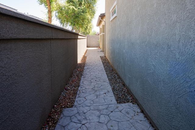 241 E Roadrunner Drive, Chandler, AZ 85286