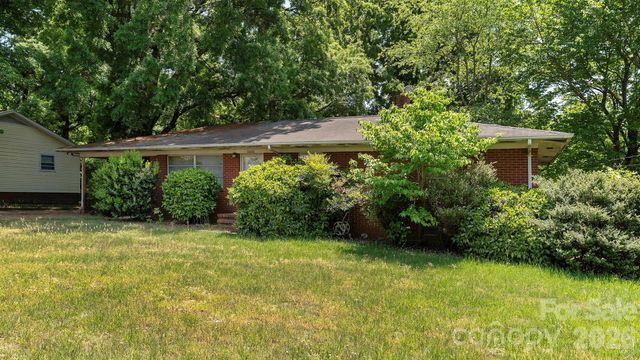 3008 Oakwood Drive, Charlotte, NC 28269