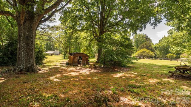 3008 Oakwood Drive, Charlotte, NC 28269