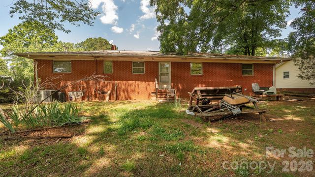 3008 Oakwood Drive, Charlotte, NC 28269