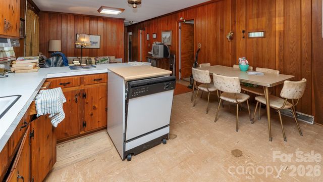3008 Oakwood Drive, Charlotte, NC 28269