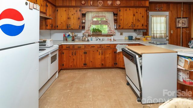 3008 Oakwood Drive, Charlotte, NC 28269