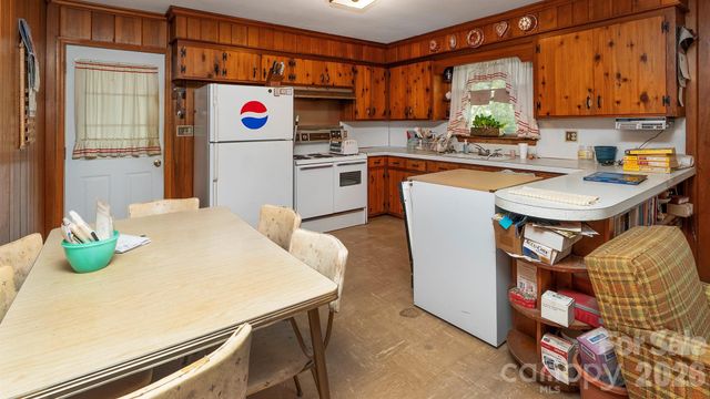 3008 Oakwood Drive, Charlotte, NC 28269