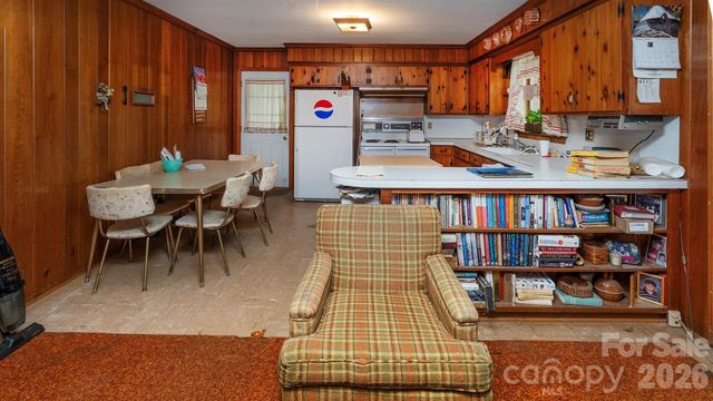 3008 Oakwood Drive, Charlotte, NC 28269