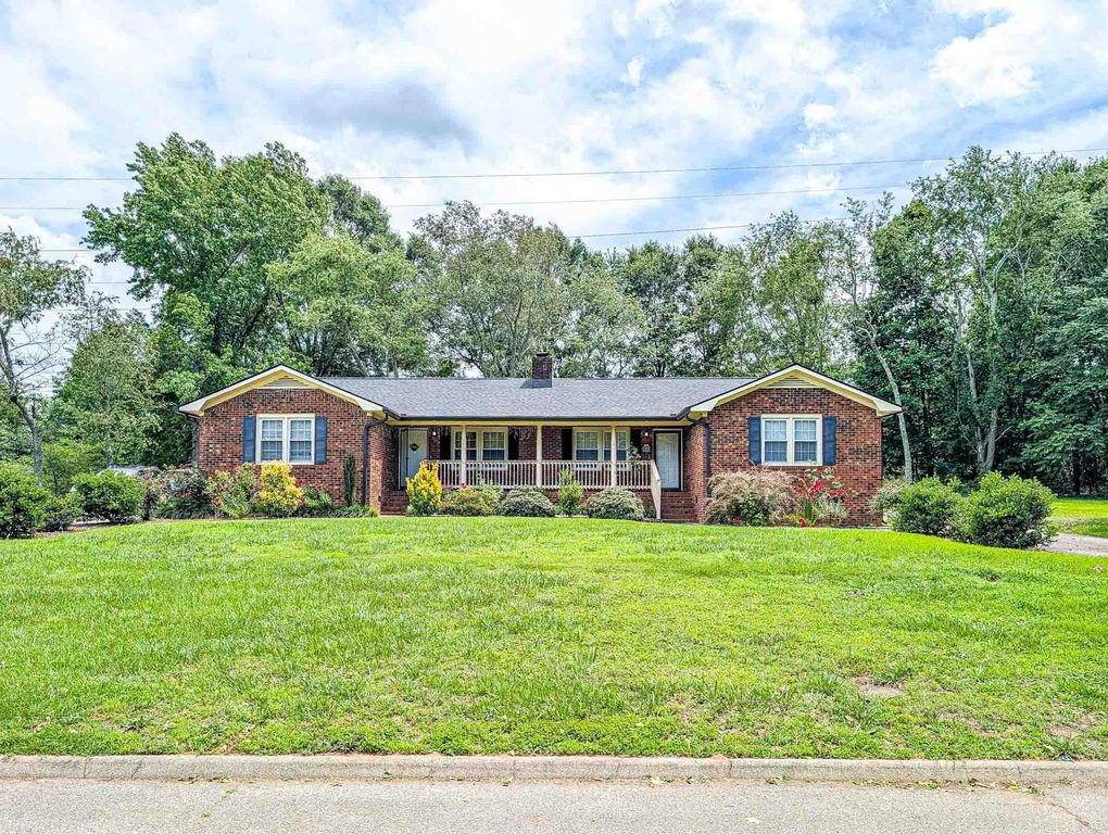 129 Pisgah Drive, Spartanburg, SC 29303